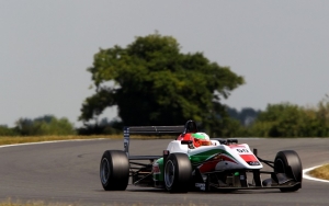 MacLeod leads Fortec 1-2-3 in race one at Snetterton 